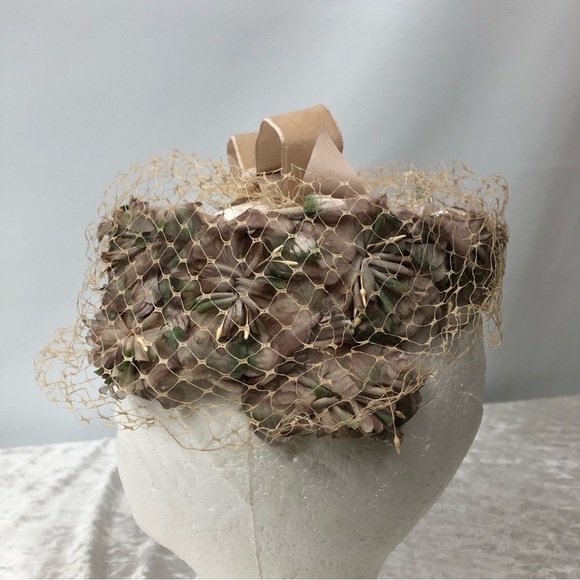 Vintage pillbox hat floral w/netting - Picture 7 of 7
